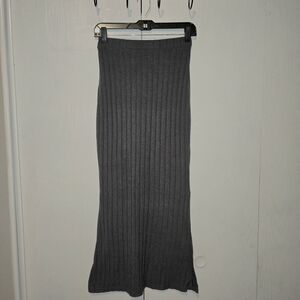 Chic Gray Ribbed Maxi Skirt